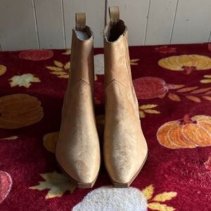 Chic Tan Ankle Booties